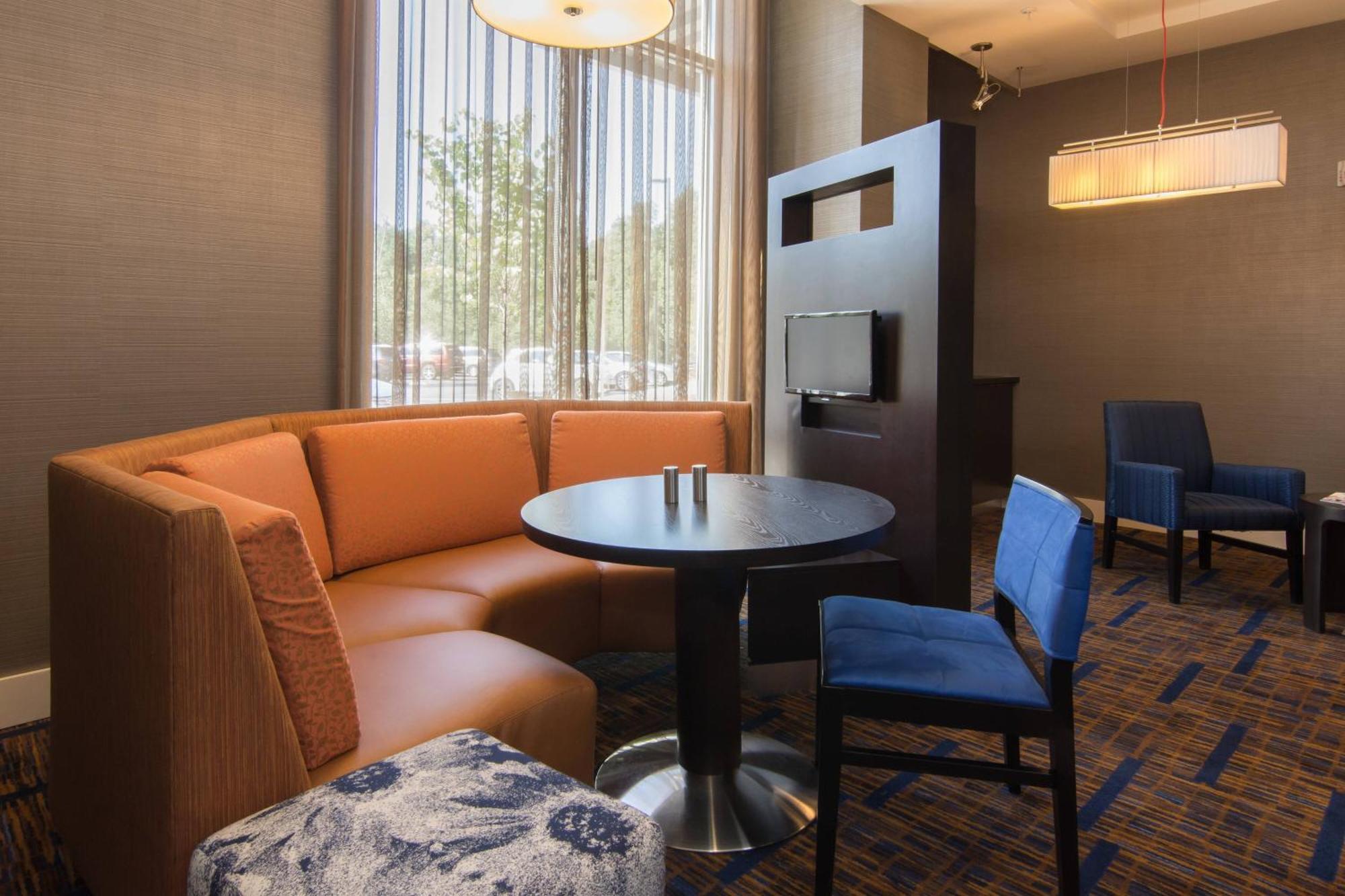 Отель Courtyard By Marriott Raleigh-Durham Airport/Brier Creek Экстерьер фото